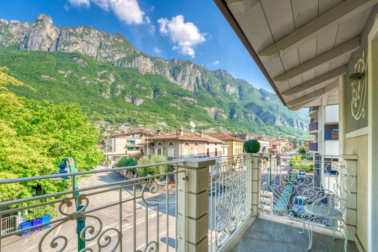 Villa Liberty Darfo Boario Terme Bagian luar foto