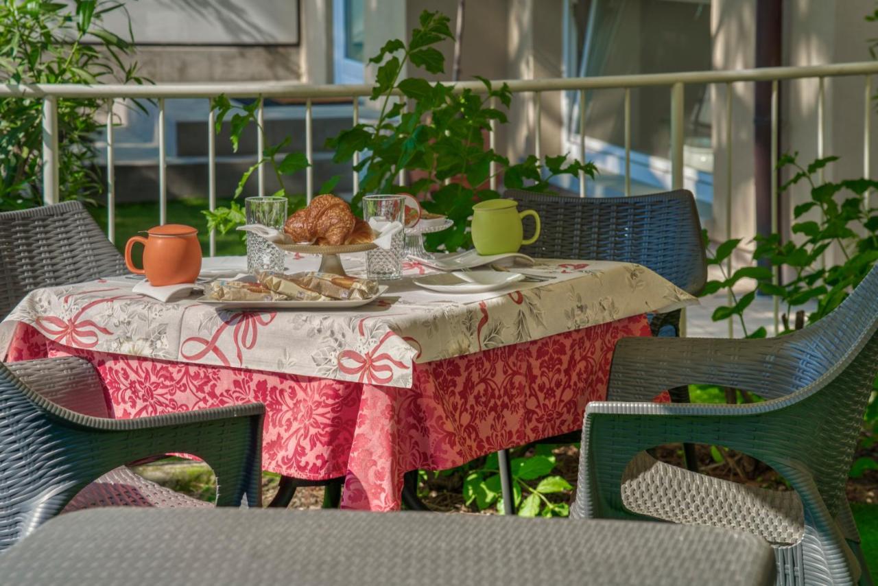 Villa Liberty Darfo Boario Terme Bagian luar foto